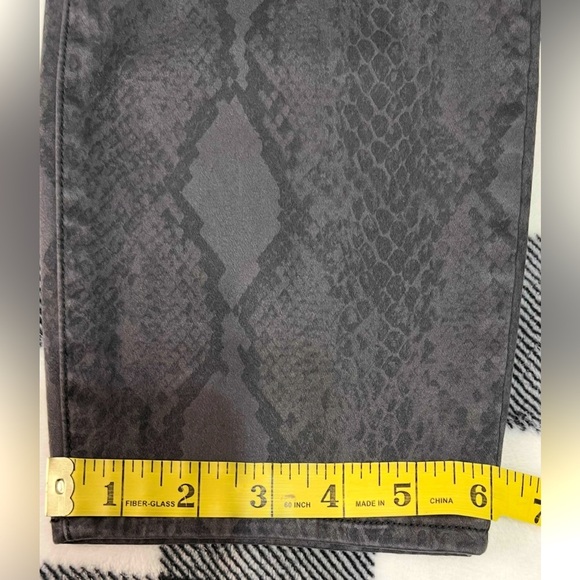 NYDJ NEW Women’s Ami Skinny Ankle Diamond Back Snake print Size 16 Gray Denim - Picture 5 of 12